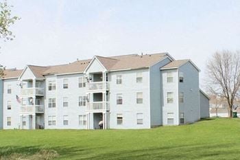apartments in Coon Rapids with balconies